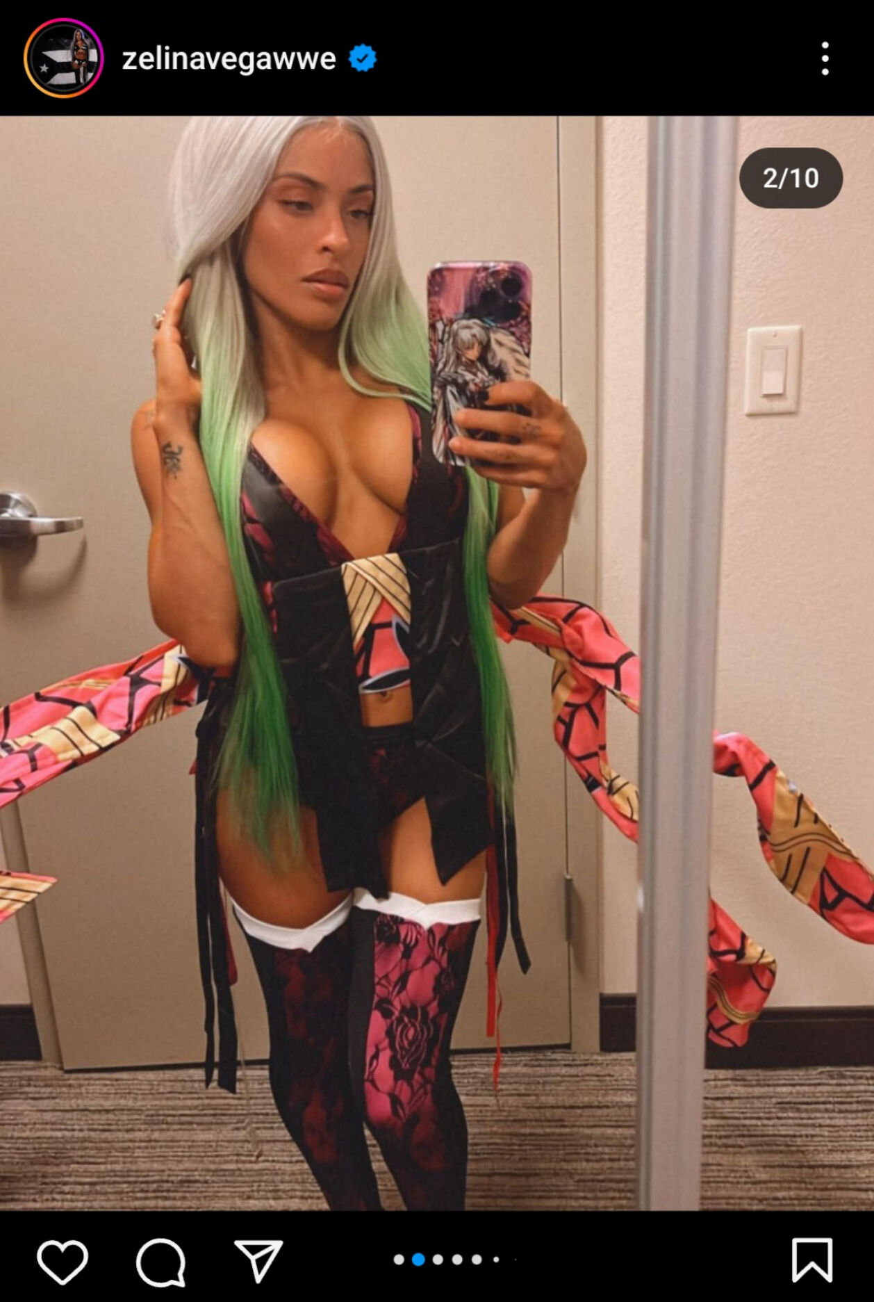 ハロウィーンに合わせ、鬼滅の刃の上弦の鬼・堕姫のコスプレを披露したWWEのセリーナ・ベガ（ベガ公式インスタグラムから）