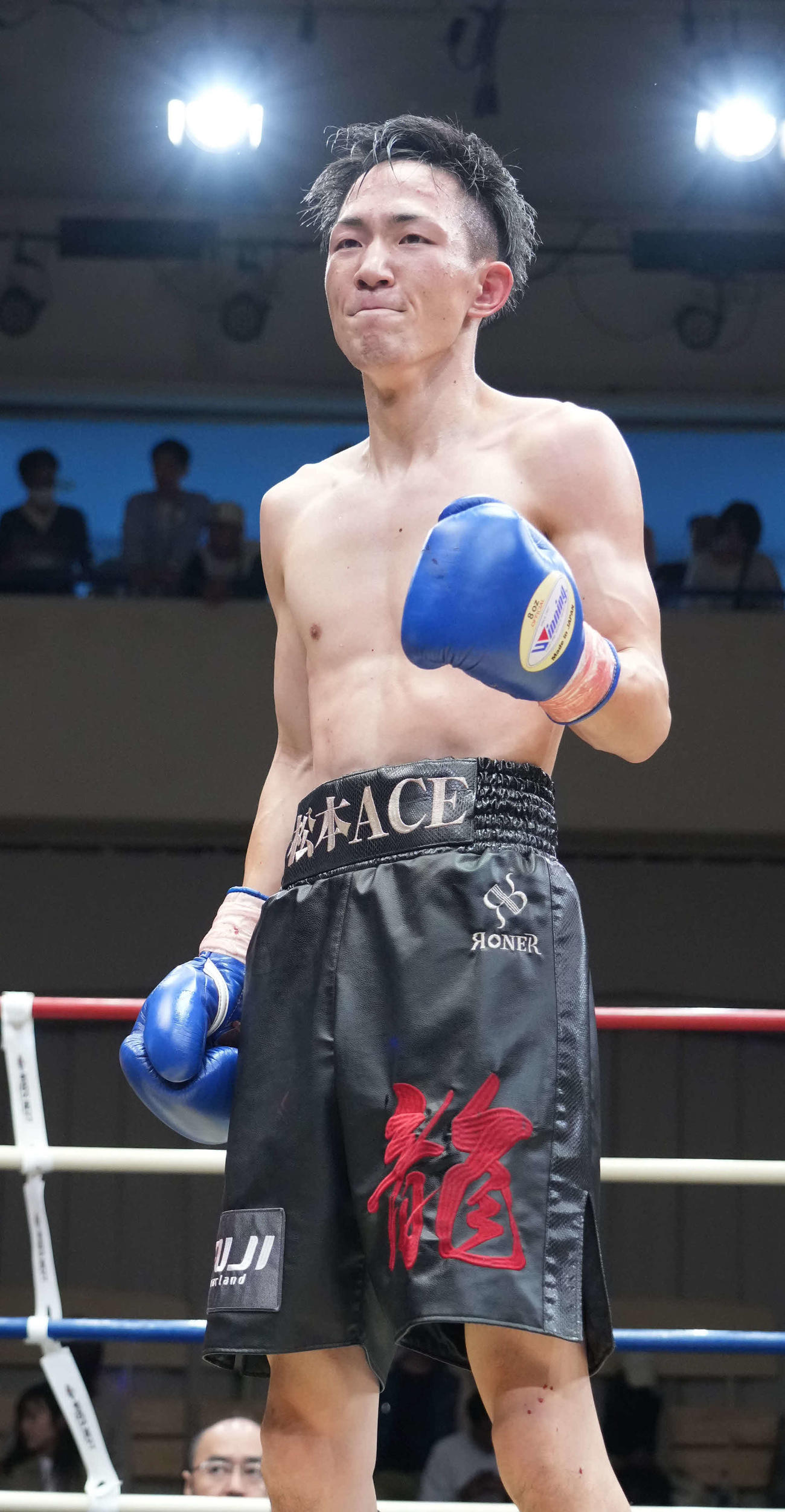 3－0判定勝ちでフライ級の東日本新人王を獲得した高熊（撮影・小沢裕）