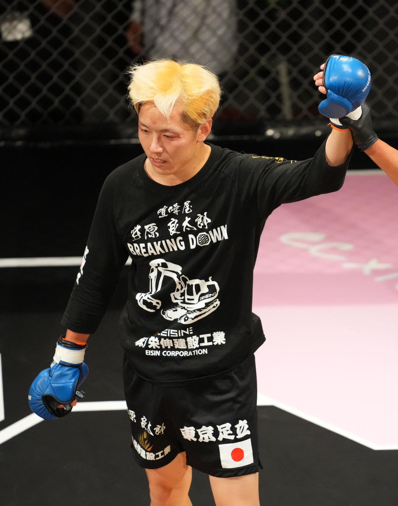 勝利した東京・足立の井原（撮影・横山健太）