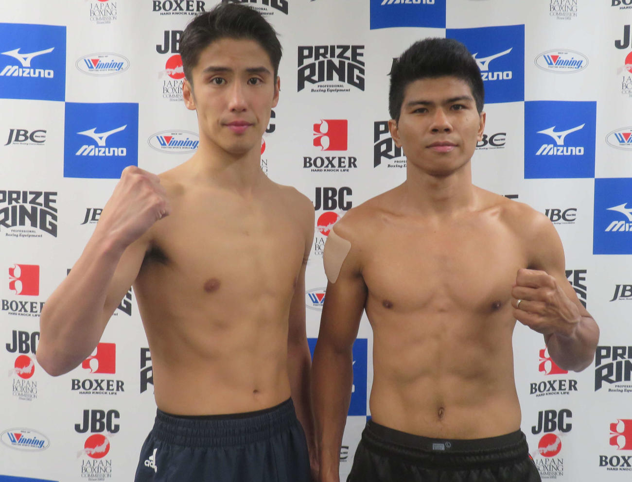 計量クリアした日本フェザー級6位木村蓮太朗（左）と対戦相手のジェイソン・ブエナオブラ