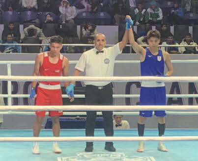 10月23日、1回戦でマレーシア代表に1回RSC勝ちし、勝ち名乗りを受ける川村（開志学園ボクシング部提供）
