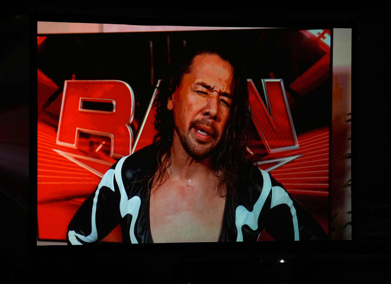 引退する赤井沙希にメッセージを寄せる中邑真輔（撮影・鈴木みどり）