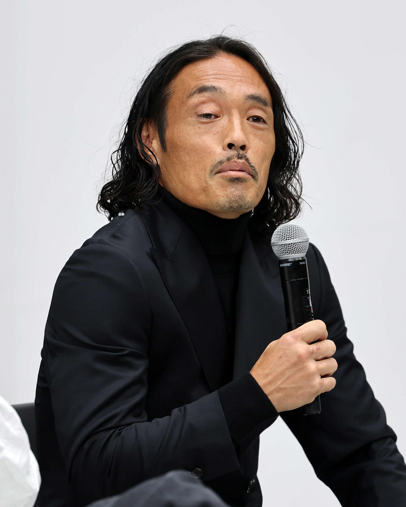 4日、FIGHT CLUB対戦カード発表会見に臨む安彦考真