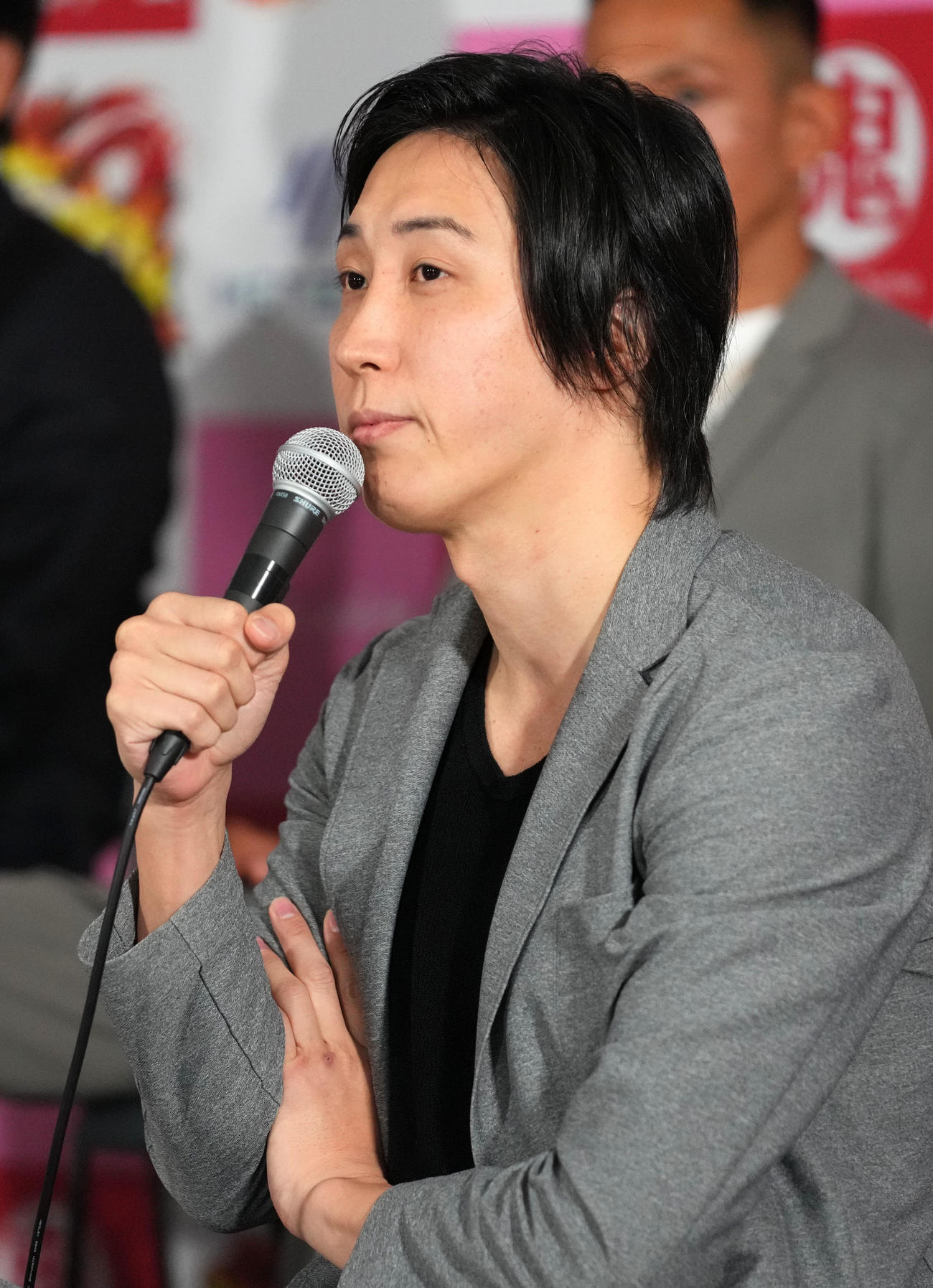 試合への意気込みを語る溝口勇児COO（撮影・横山健太）
