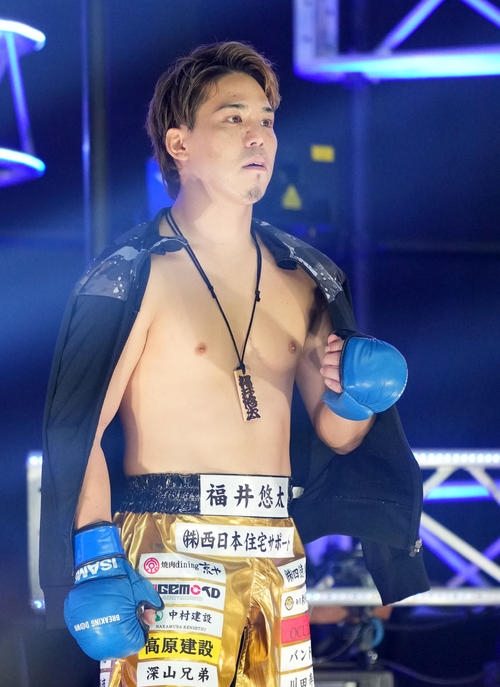 福井悠太対森 入場する福井悠太(撮影・横山健太)