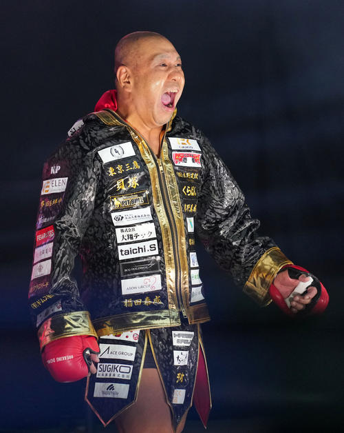 SATORU対サップ西成 入場するサップ西成(撮影・横山健太)