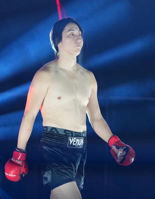 超10人ニキ神対溝口勇児 入場する溝口勇児(撮影・横山健太)