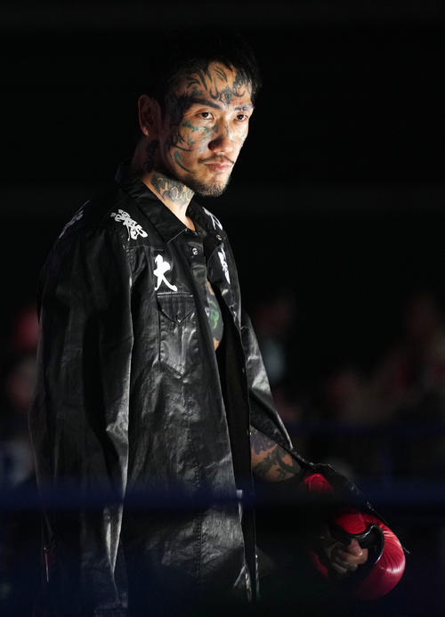 萩原裕介対瓜田純士 入場する瓜田純士(撮影・横山健太)