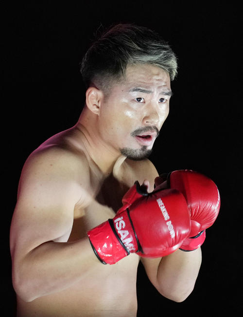 SAIGO対山本隆寛　入場する山本隆寛（撮影・横山健太）