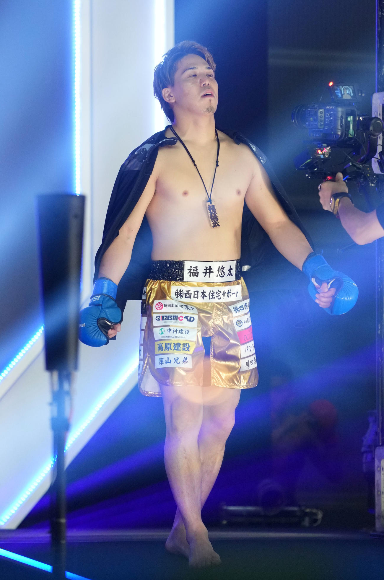 福井悠太対森　入場する福井悠太（撮影・横山健太）