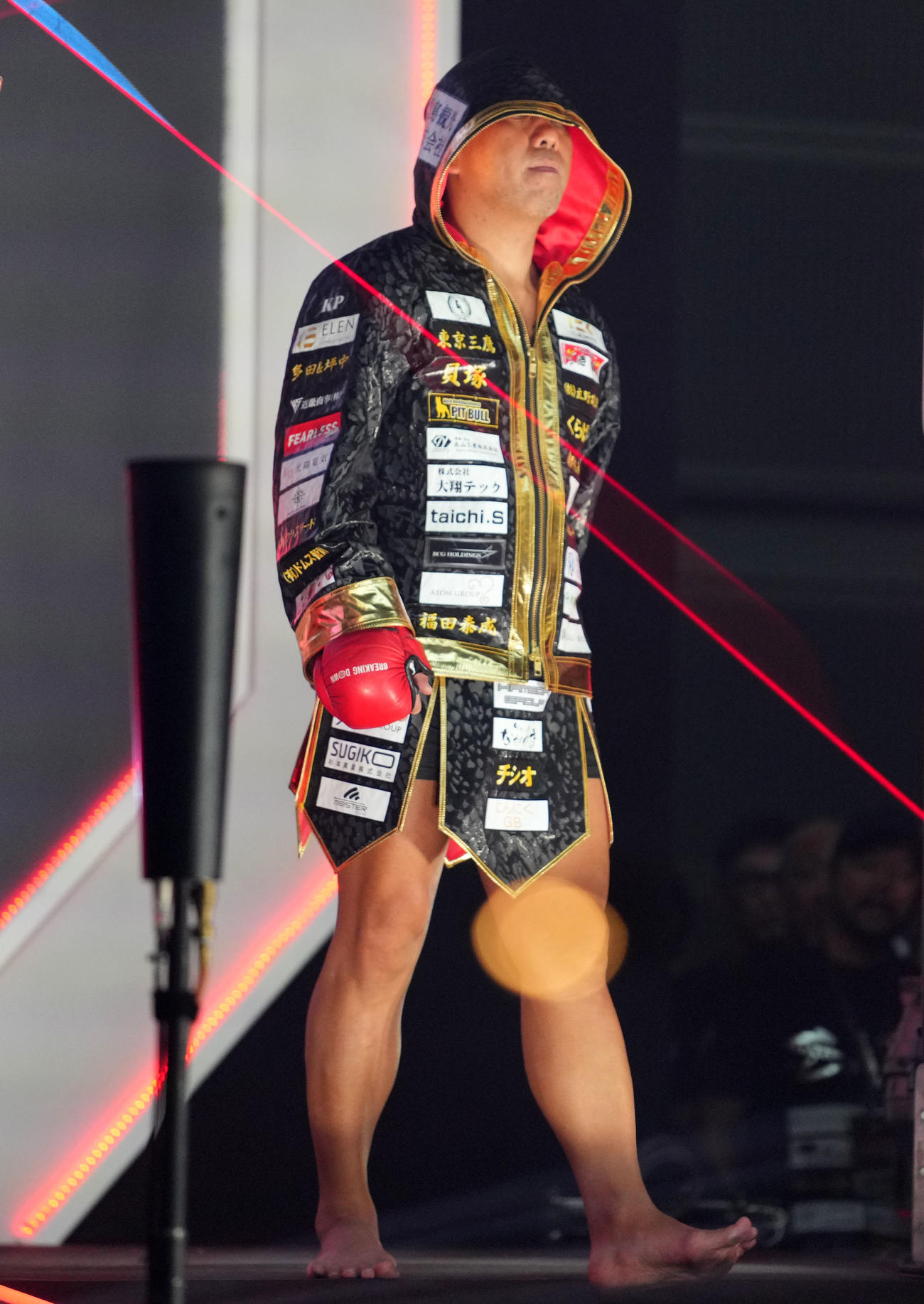 SATORU対サップ西成　入場するサップ西成（撮影・横山健太）
