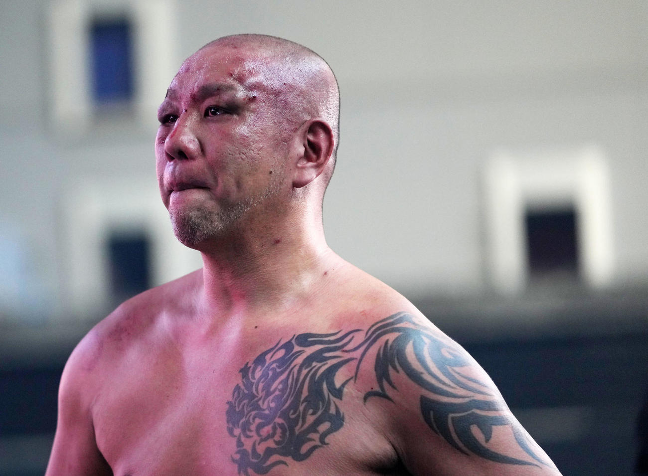 SATORU対サップ西成　試合に敗れ引き揚げるサップ西成（撮影・横山健太）