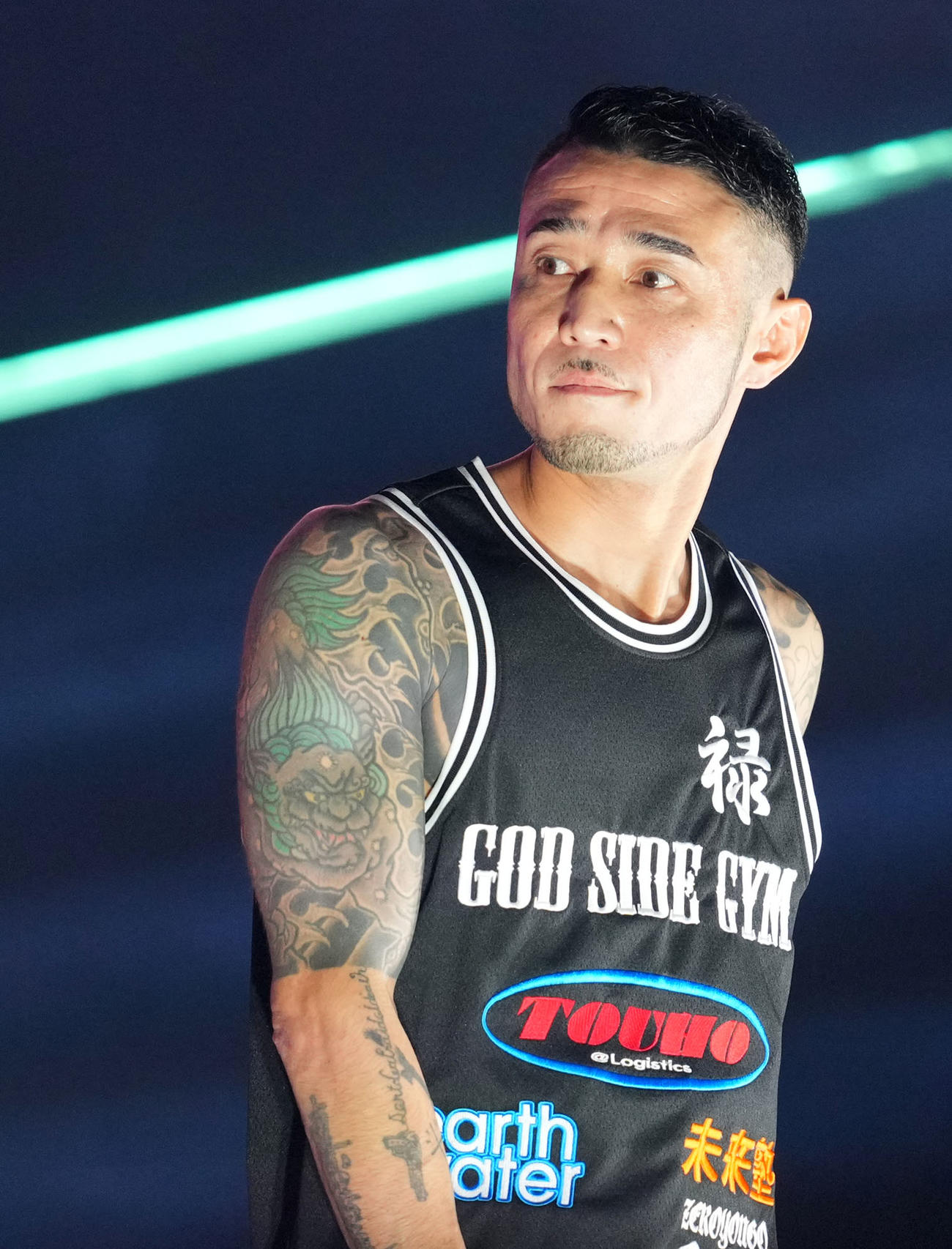 須藤大輝対濱の勇二　入場する濱の勇二（撮影・横山健太）
