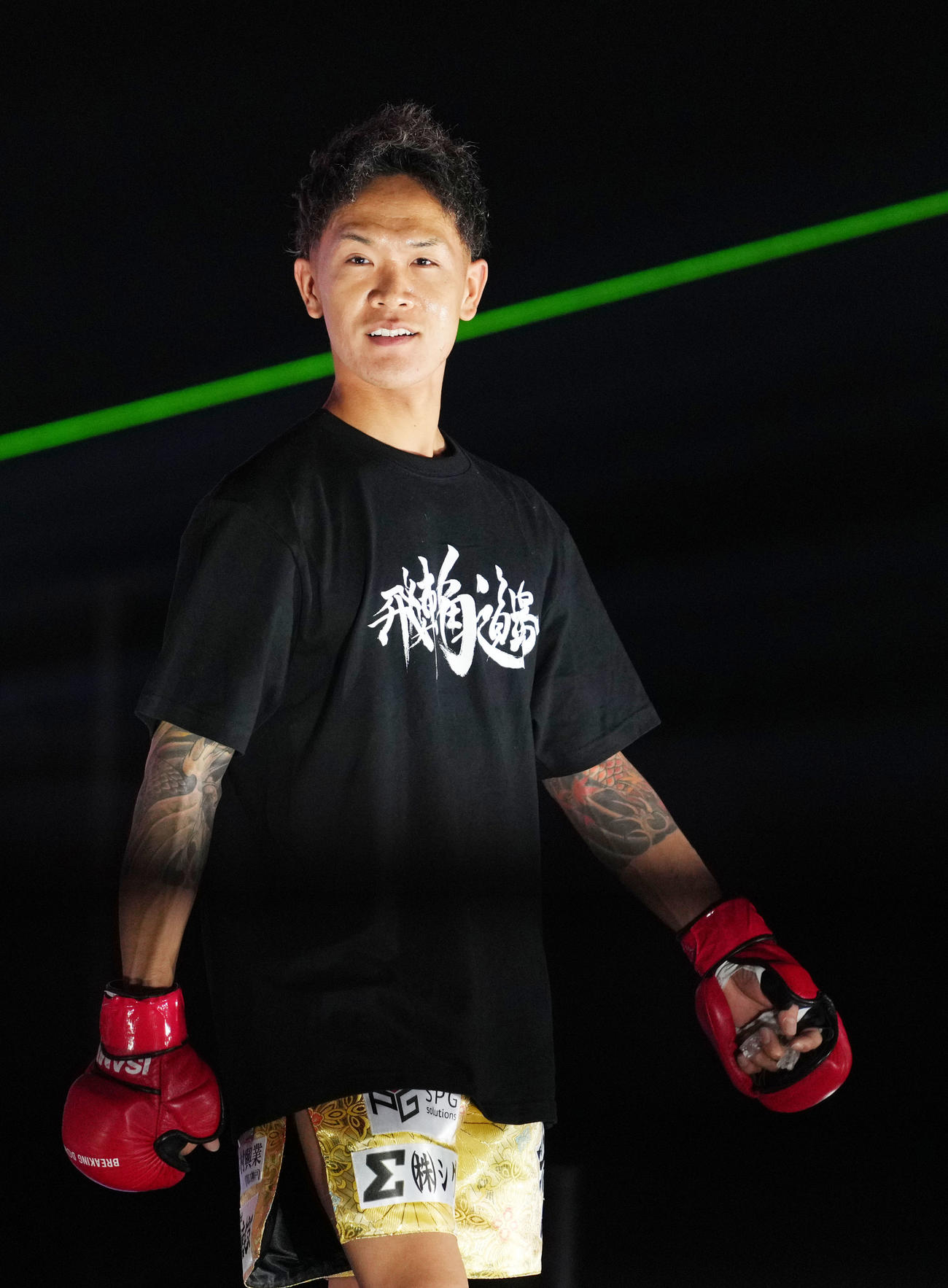 柴田龍輝対きょうすけ　入場するきょうすけ（撮影・横山健太）