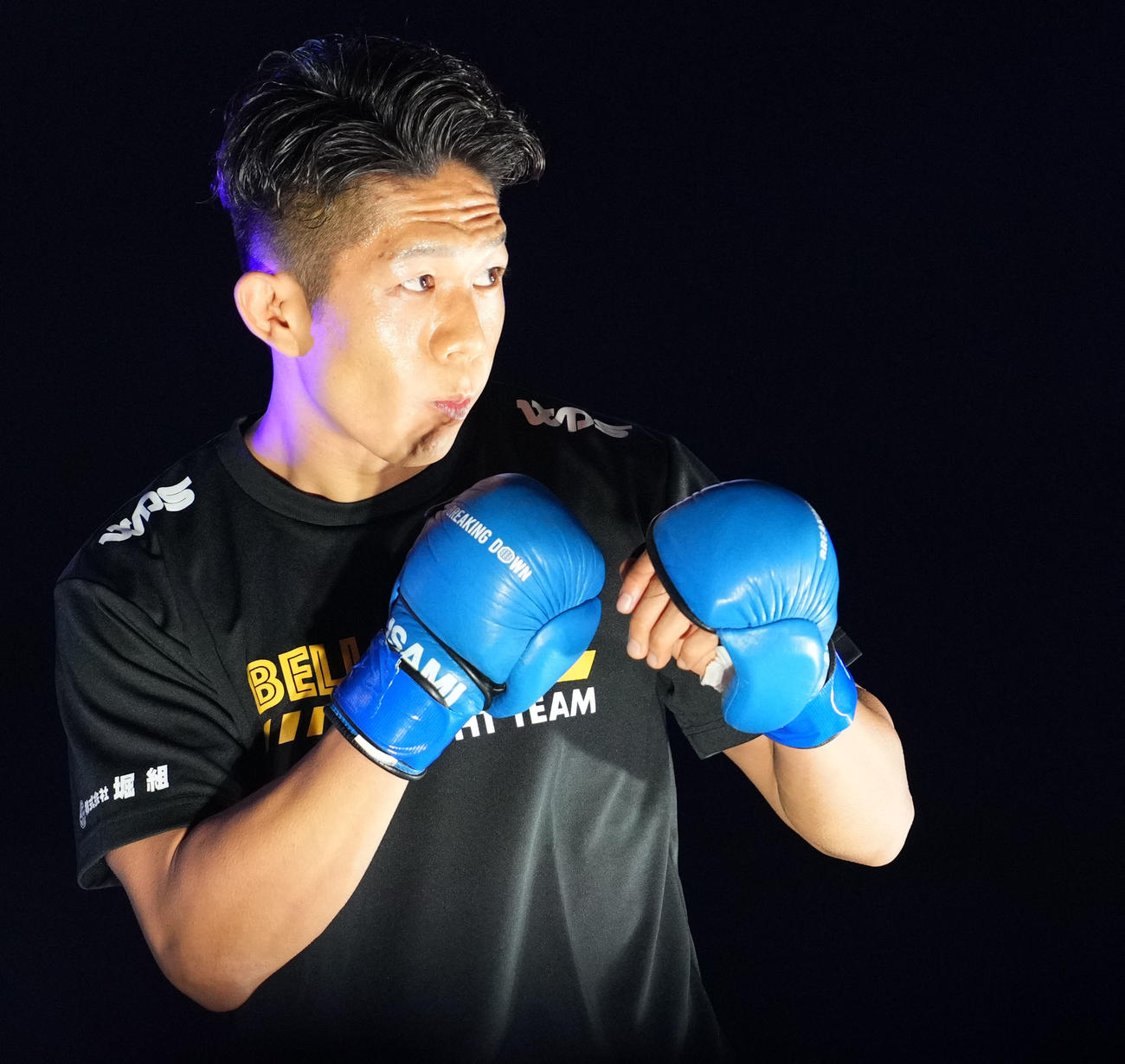 林拓未対メカ君　入場する林拓未（撮影・横山健太）