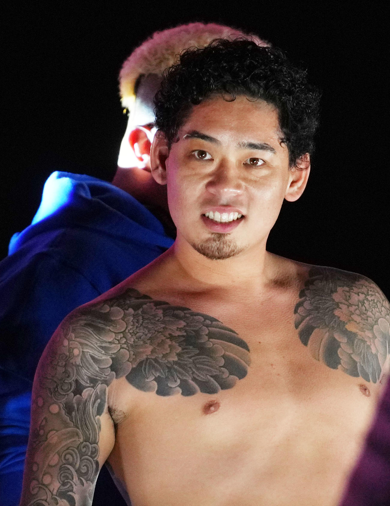 宮島翔対金城　入場する金城（撮影・横山健太）