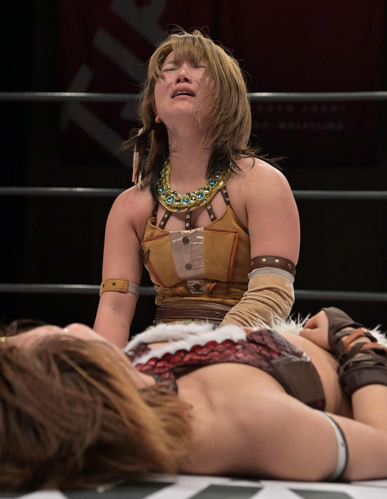 東京女子プロレス　中島翔子から3カウントを奪い、勝利した坂崎ユカ（東京女子プロレス提供）