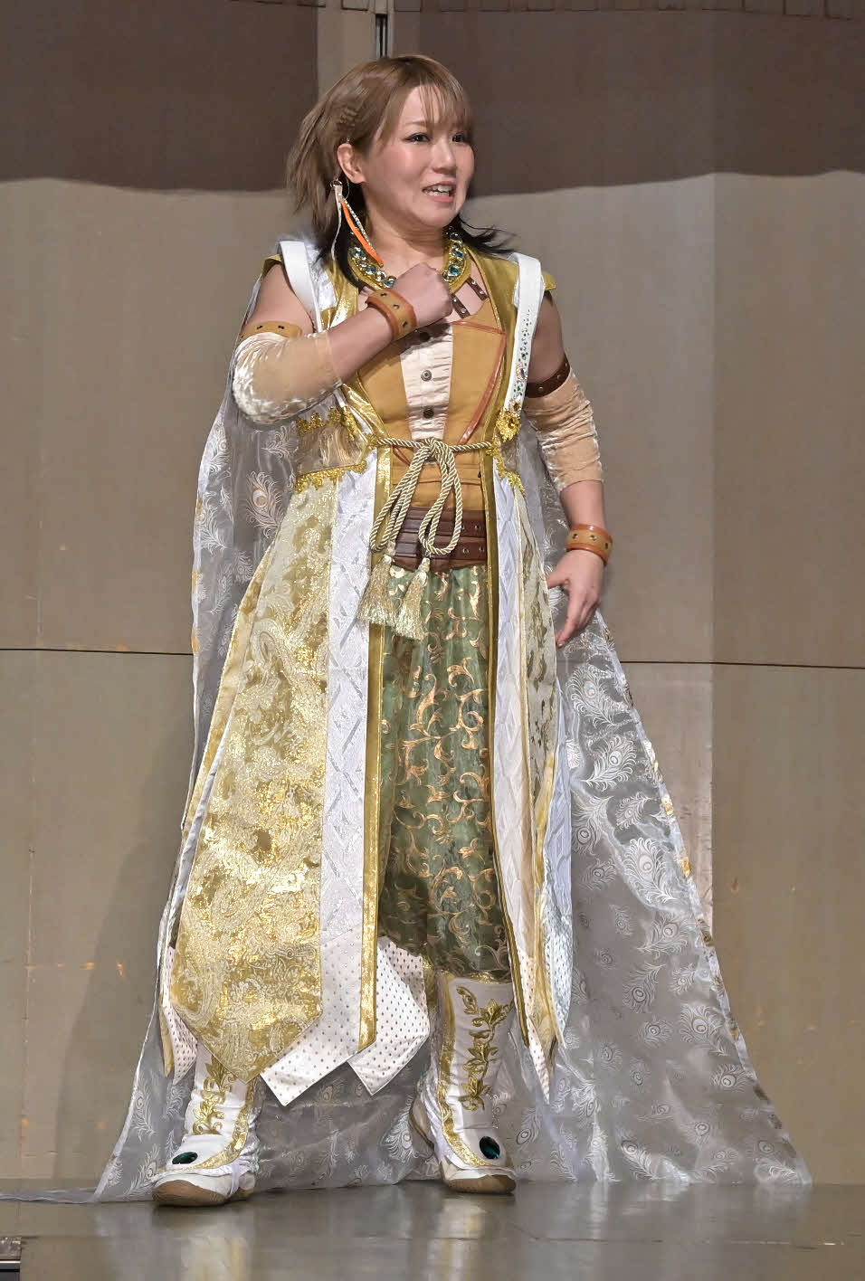 東京女子プロレス　笑顔で最後の試合に向け入場する坂崎ユカ（東京女子プロレス提供）