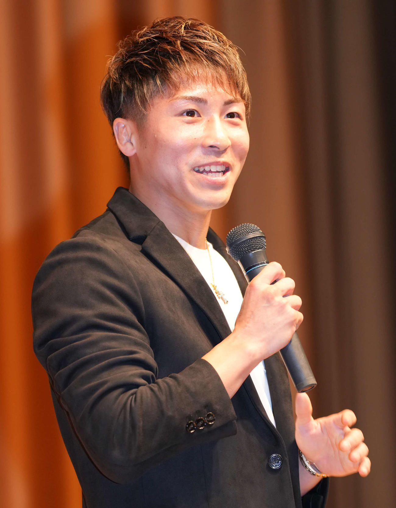 大橋ジム懇親会であいさつをする井上尚弥（2023年11月撮影）