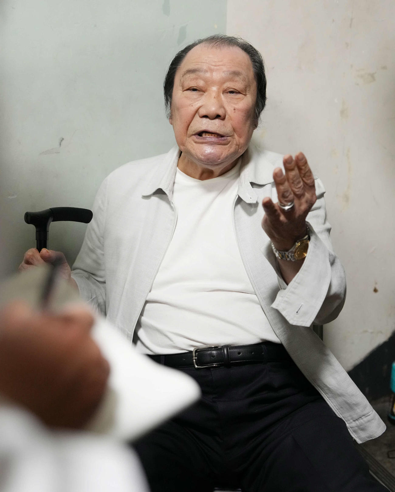 磯谷大心の勝利に笑顔を見せる輪島氏（撮影・小沢裕）