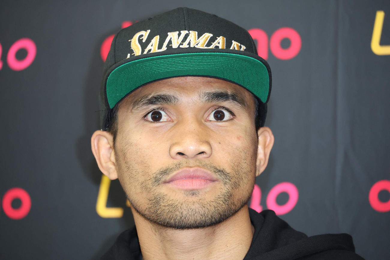 会見するWBAスーパー、IBF世界スーパーバンタム級王者タパレス（撮影・中島郁夫）