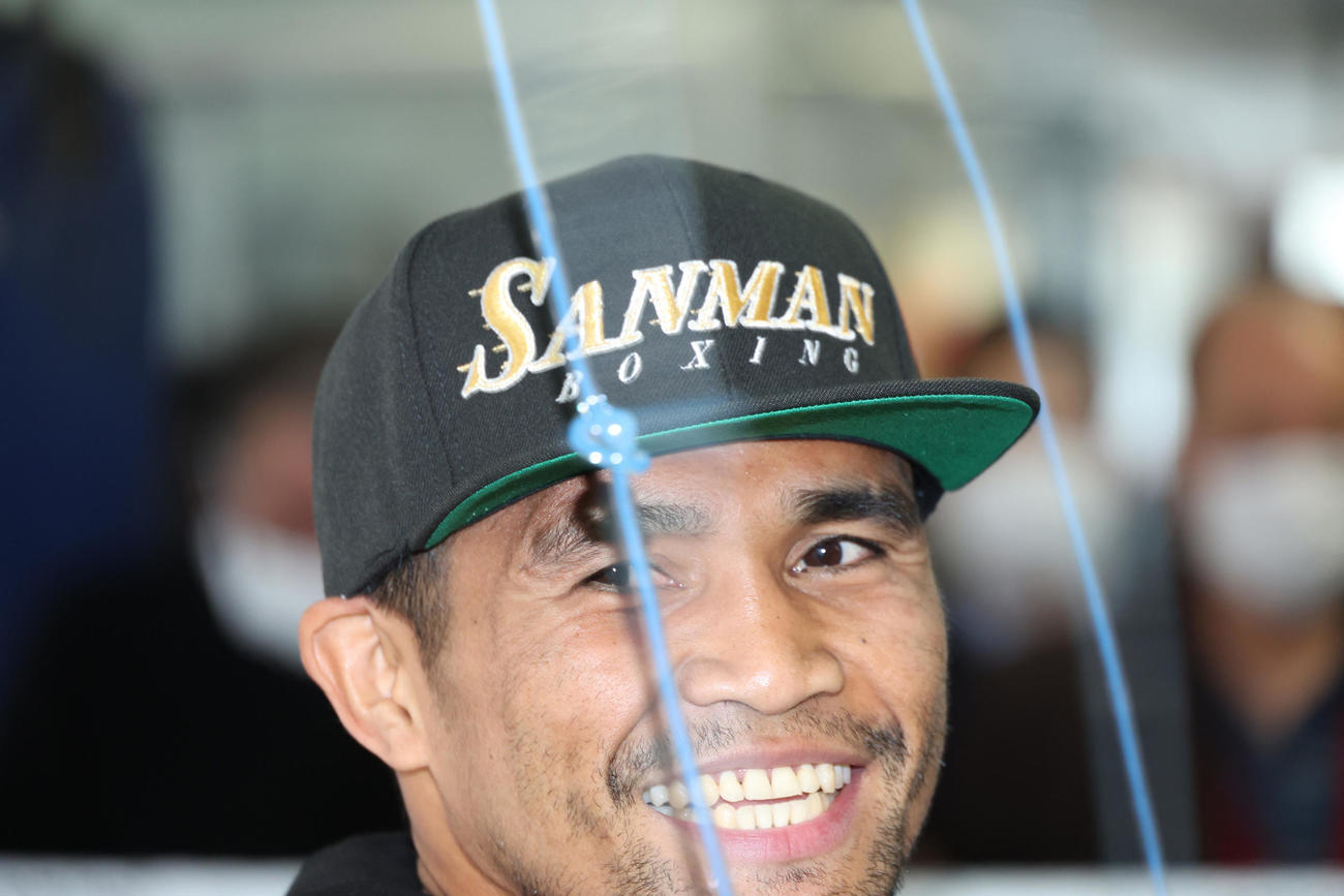 公開練習を行ったWBAスーパー、IBF世界スーパーバンタム級王者タパレス（撮影・中島郁夫）