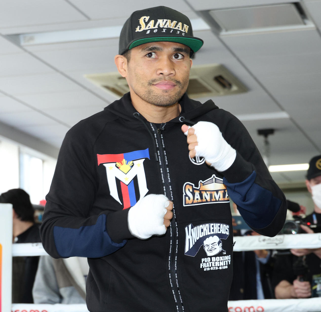 公開練習を行ったWBAスーパー、IBF世界スーパーバンタム級王者タパレス（撮影・中島郁夫）