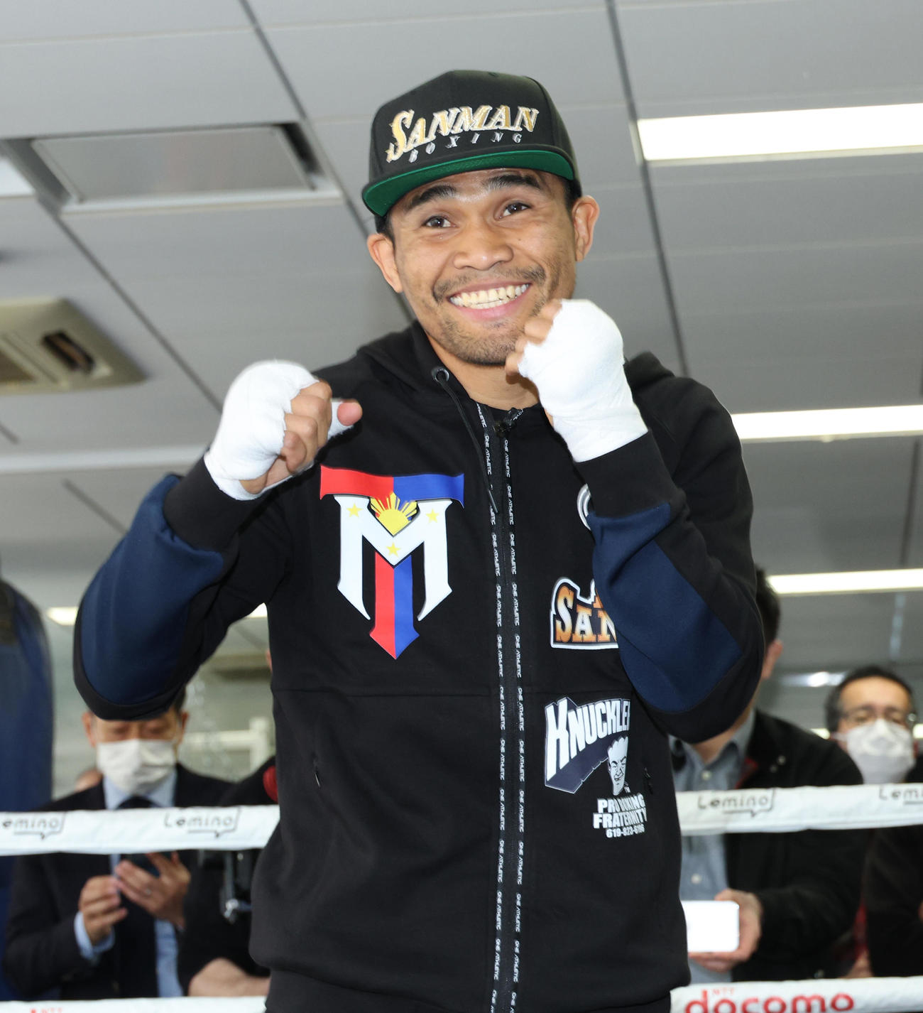 公開練習を行ったWBAスーパー、IBF世界スーパーバンタム級王者タパレス（撮影・中島郁夫）