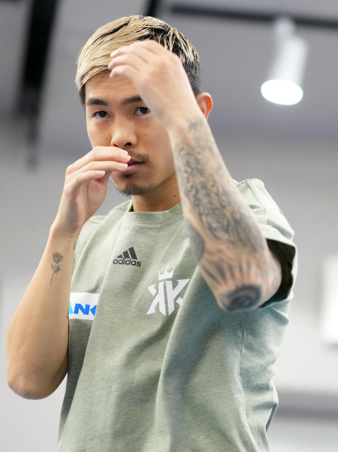 トレーニングをする井岡（撮影・横山健太）