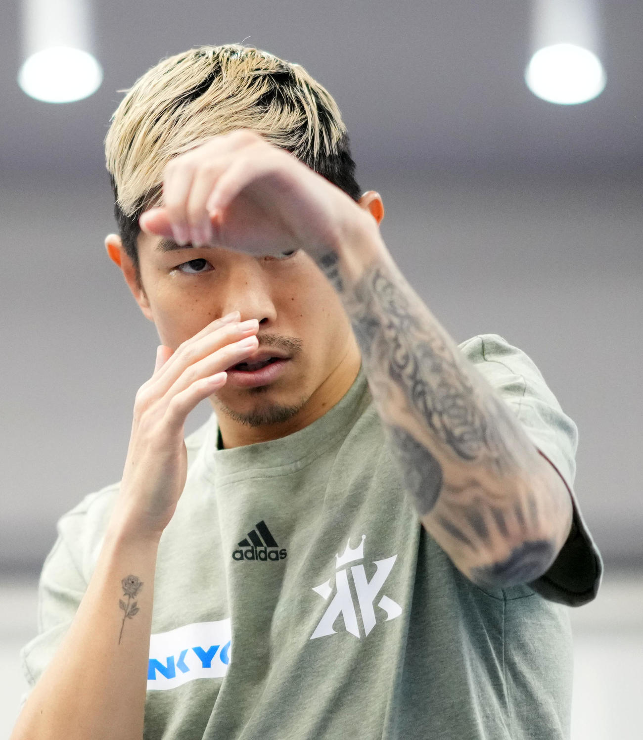 トレーニングをする井岡（撮影・横山健太）