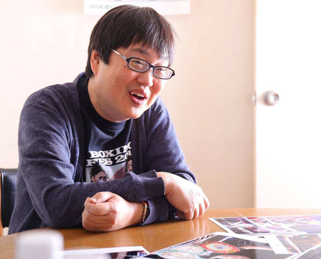 井上尚弥について語る六角精児（撮影・野上伸悟）