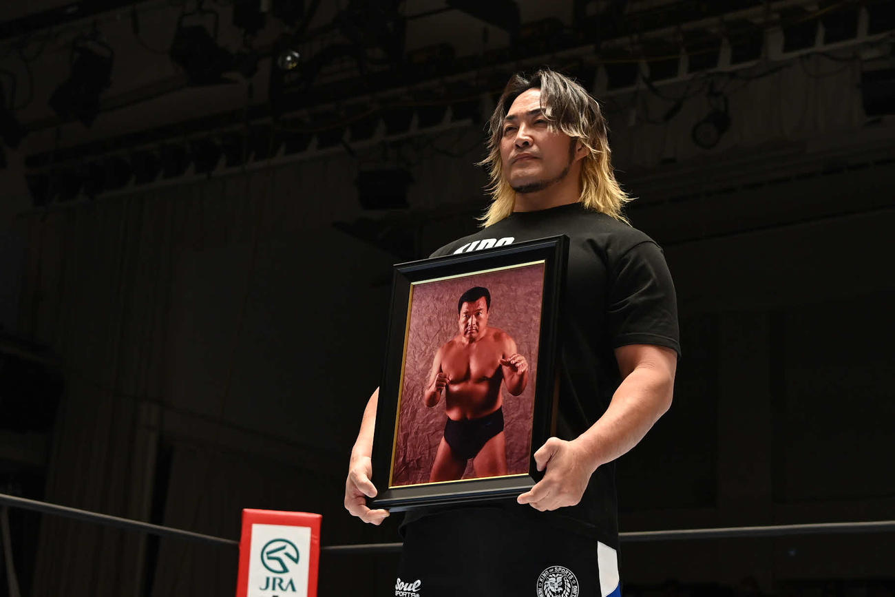【新日本】木戸修さん追悼セレモニー 選手ら全員「キド・クラッチ」Tシャツ着用 - プロレス写真ニュース : 日刊スポーツ