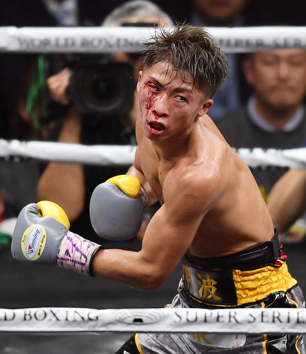 2019年11月、ドネア戦の8回、右目まぶたから再び流血する井上尚弥