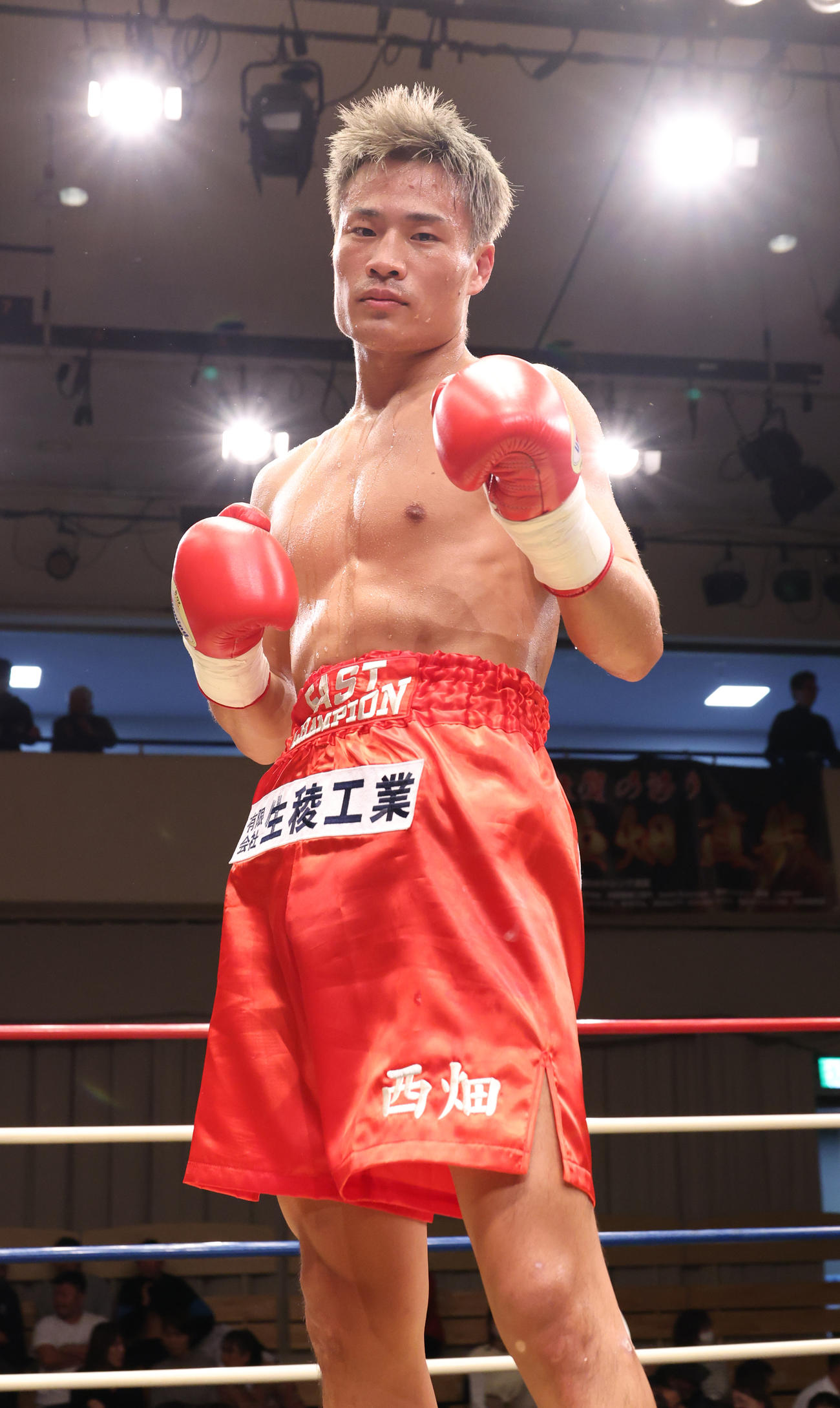 全日本新人王ライト級王者に輝いた西畑（撮影・中島郁夫）
