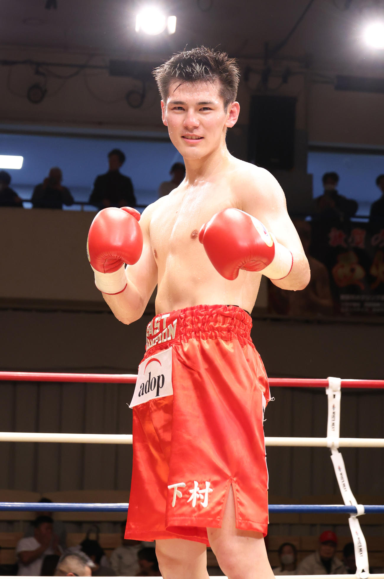 全日本新人王スーパーフェザー級王者に輝いた下村（撮影・中島郁夫）