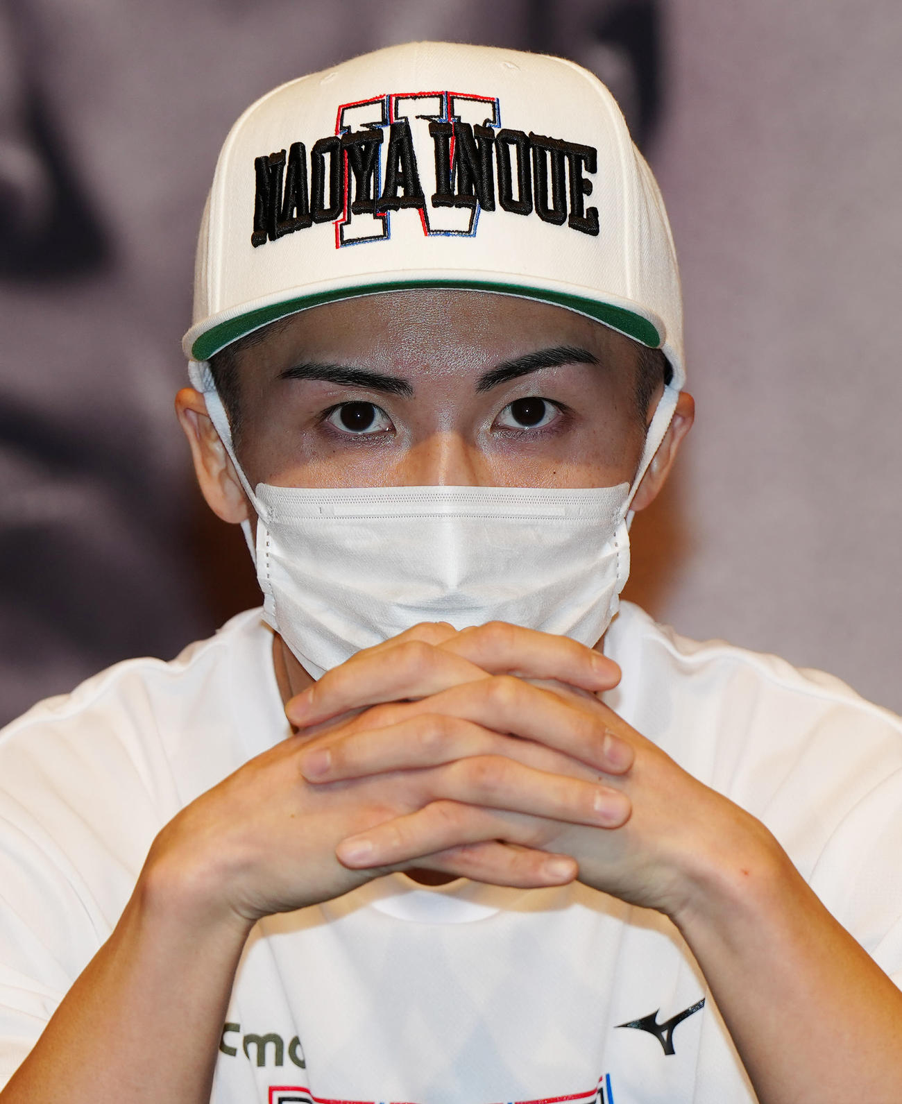 4団体王座統一戦前の会見に臨むWBC、WBO世界スーパーバンタム級王者の井上尚（撮影・江口和貴）