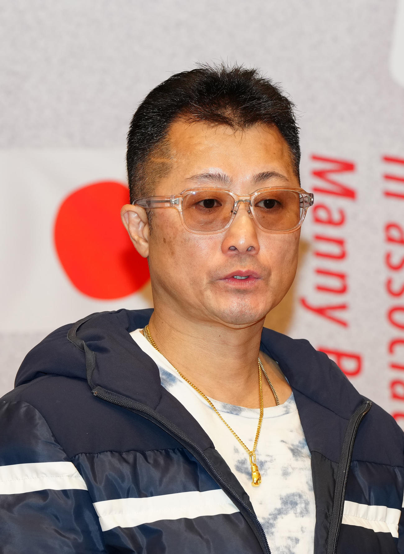 4団体王座統一戦前の会見に臨む井上尚の父真吾トレーナー（撮影・江口和貴）