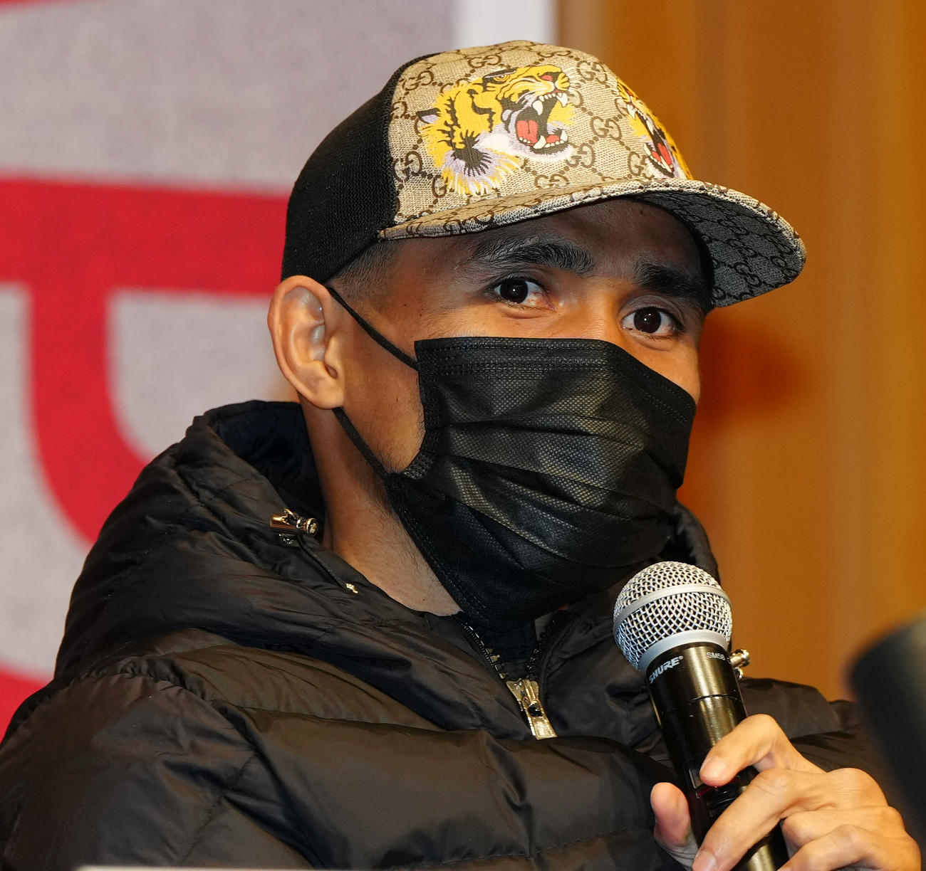 井上尚との4団体王座統一戦前の会見に臨むタパレス（撮影・江口和貴）