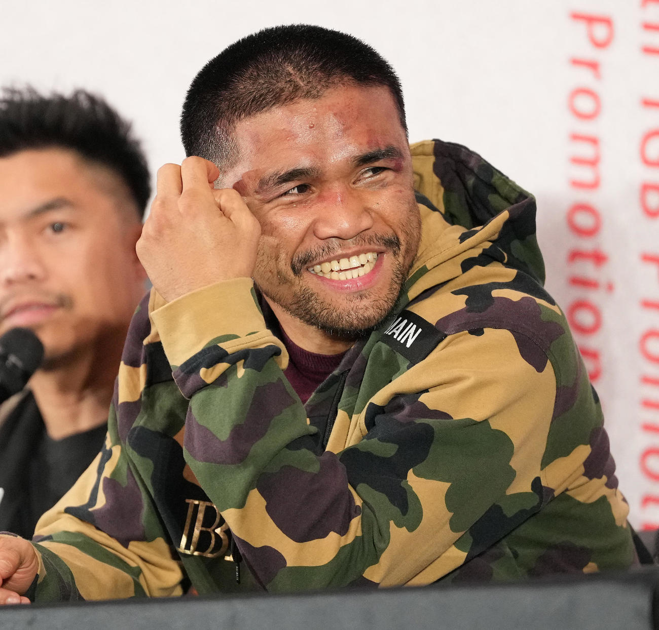 試合後の会見で笑顔のタパレス（撮影・鈴木みどり）