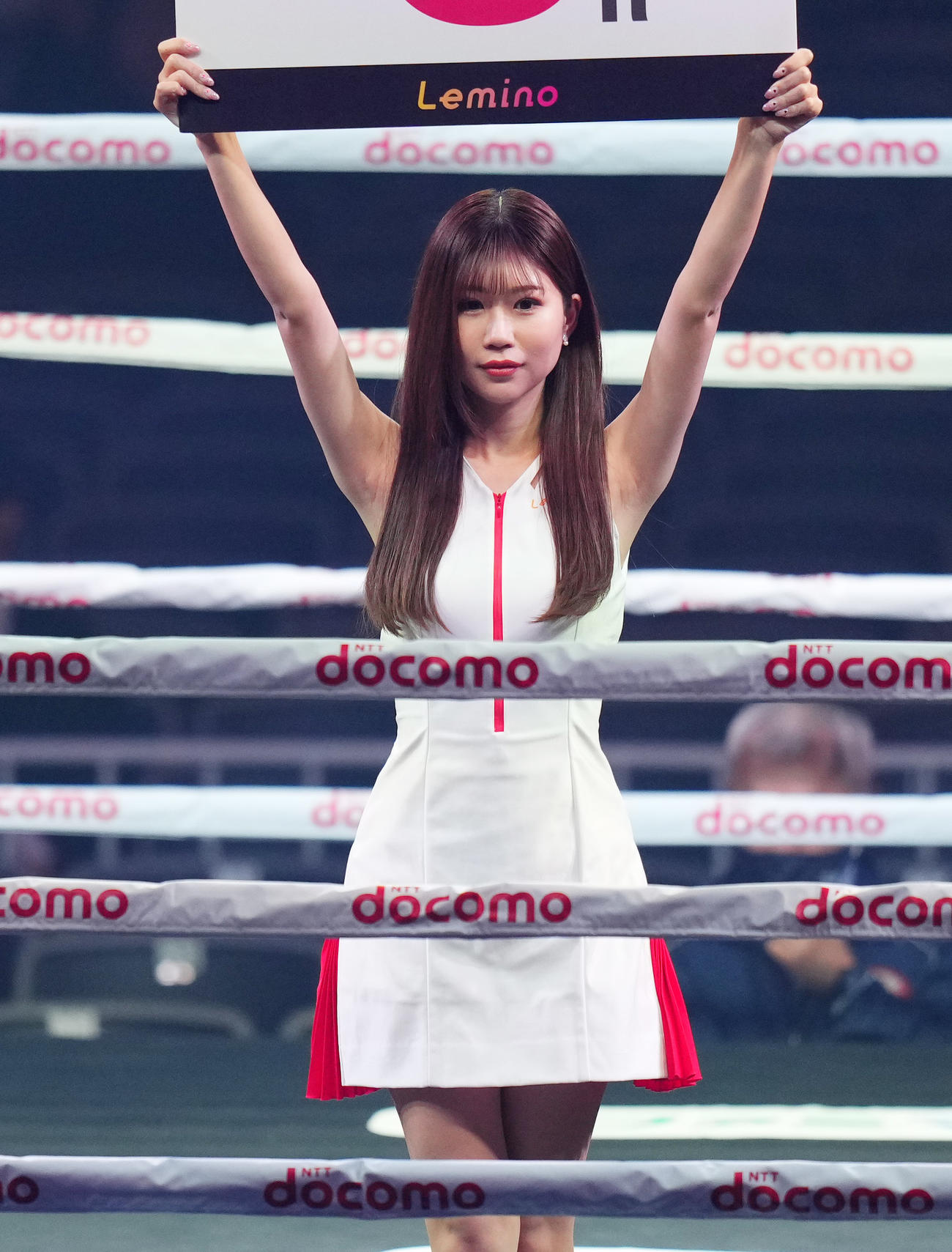 リングを彩るラウンドガールの日南まみ（撮影・菅敏）