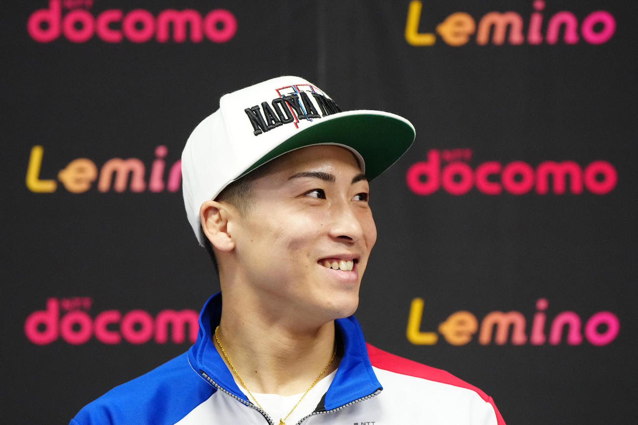 タパレス戦から一夜明け、取材に応じる井上（撮影・江口和貴）