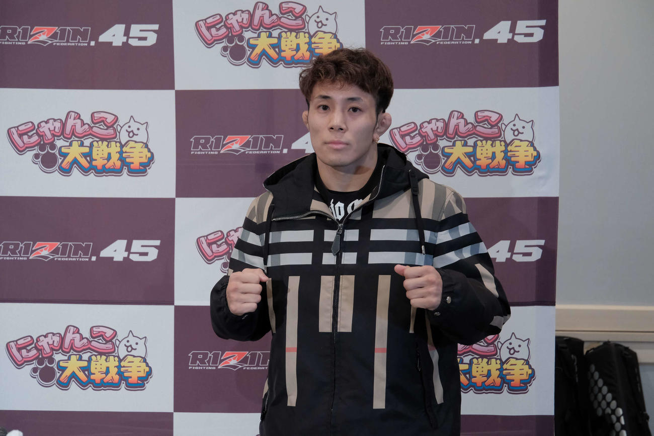ドミネーターと「バッチバチに」やり合うつもりの新居すぐる（写真提供・RIZIN）