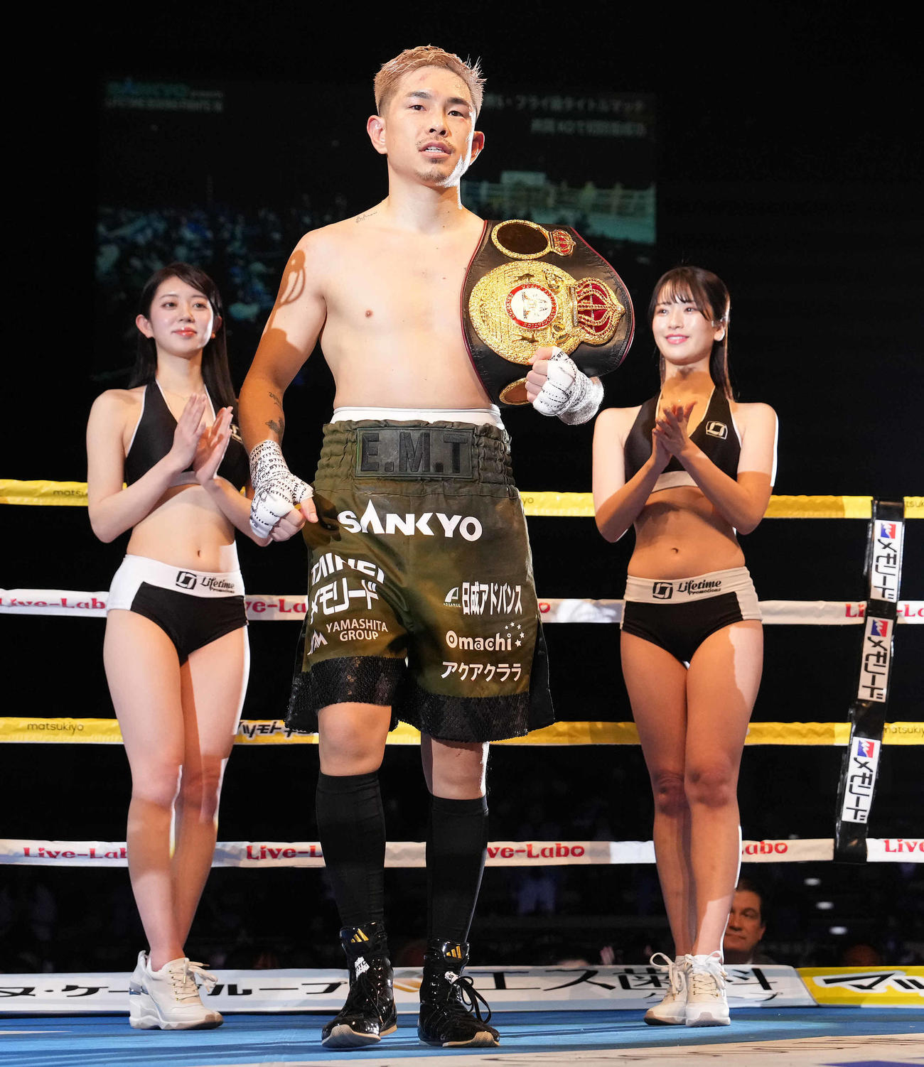ペレスに7回KO勝ちし、防衛に成功した井岡（撮影・鈴木みどり）