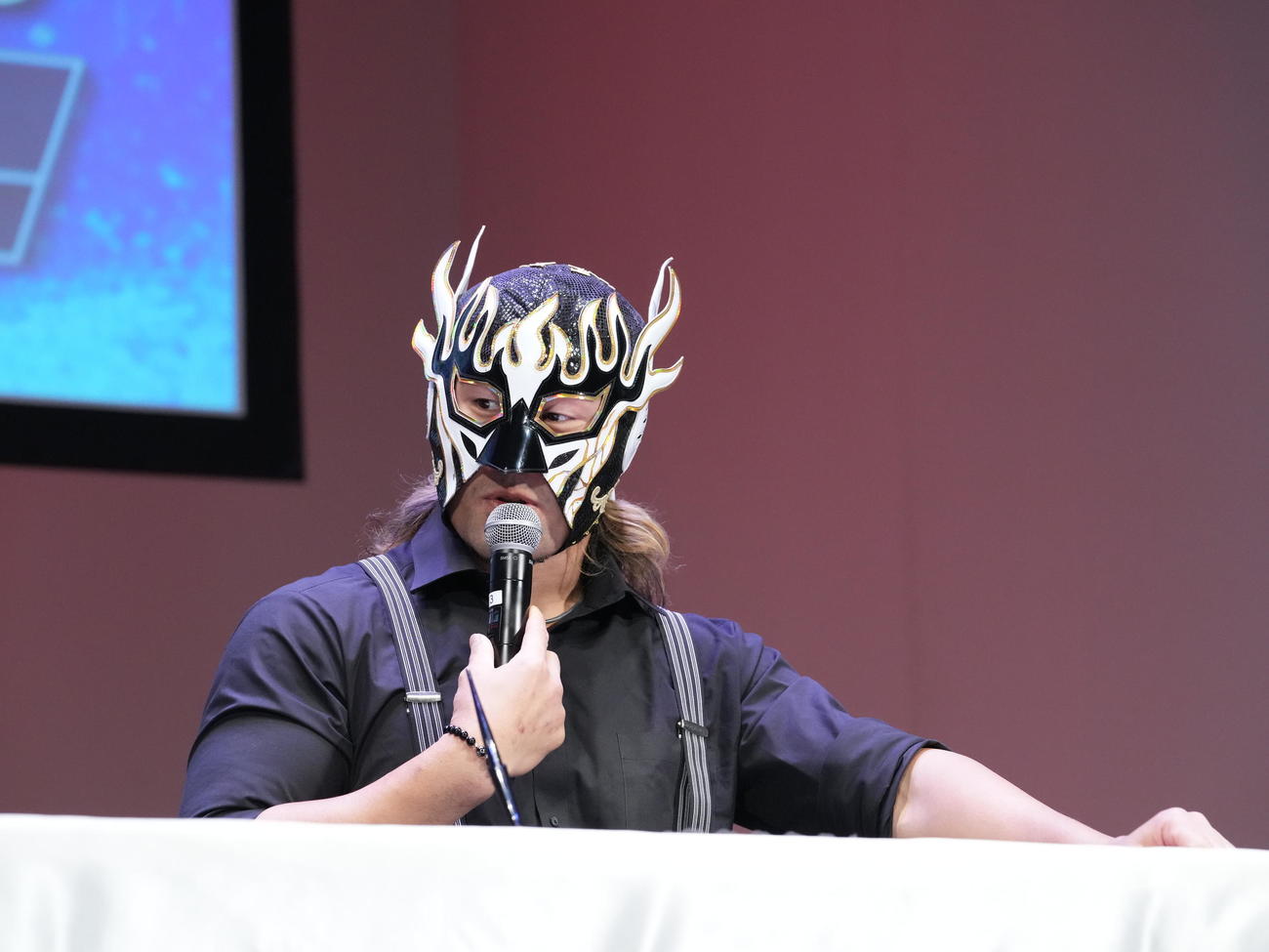 「ベルク　presents  WRESTLE KINGDOM 18 in東京ドーム」前日記者会見に臨むデスペラード（撮影・小沢裕）