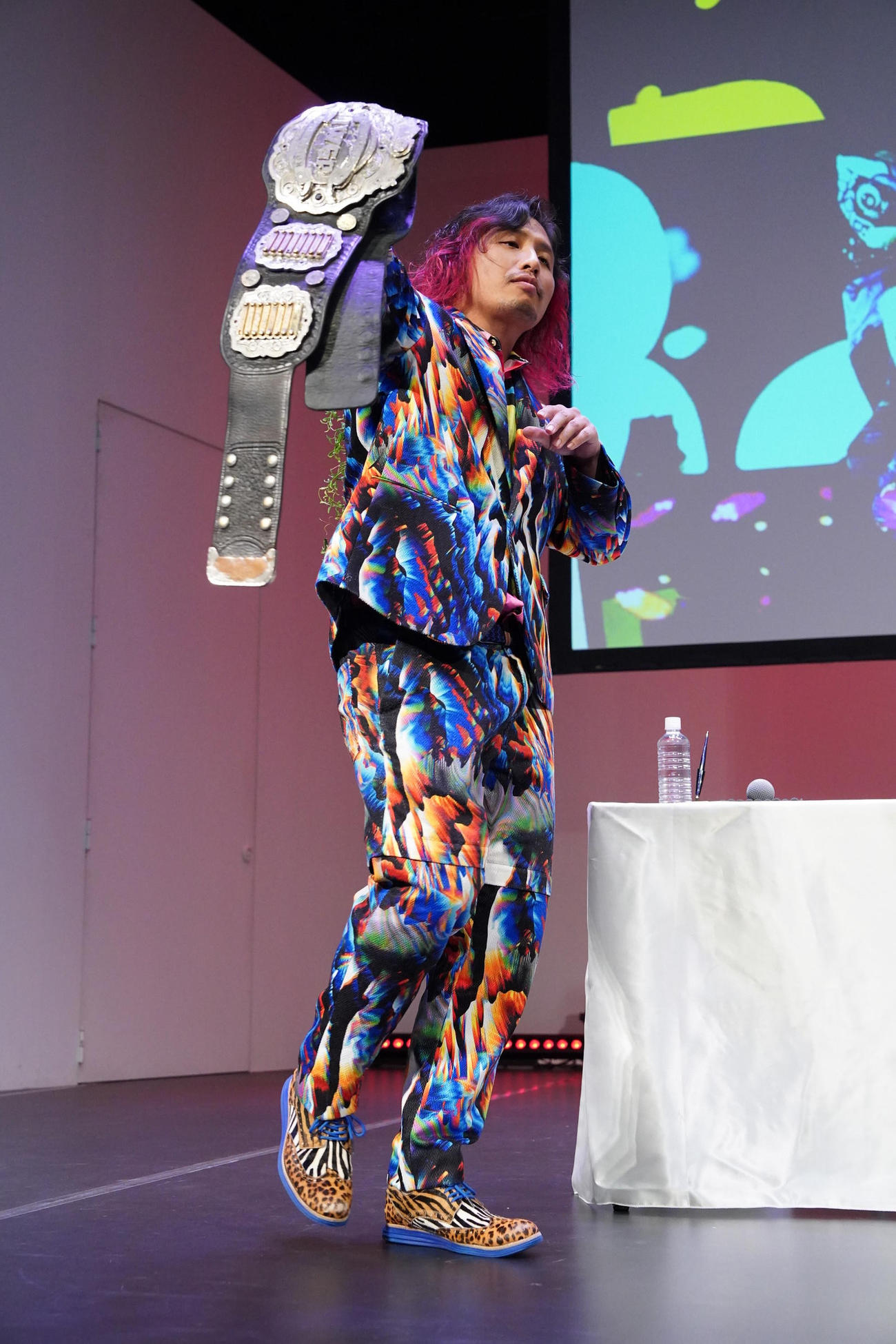「ベルク　presents  WRESTLE KINGDOM 18 in東京ドーム」前日記者会見に臨む高橋ヒロム（撮影・小沢裕）