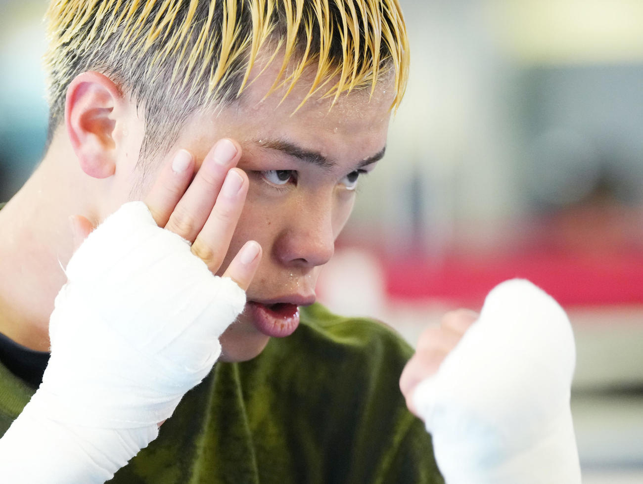練習を公開し、汗を飛び散らせながらトレーニングをする那須川天心（撮影・菅敏）