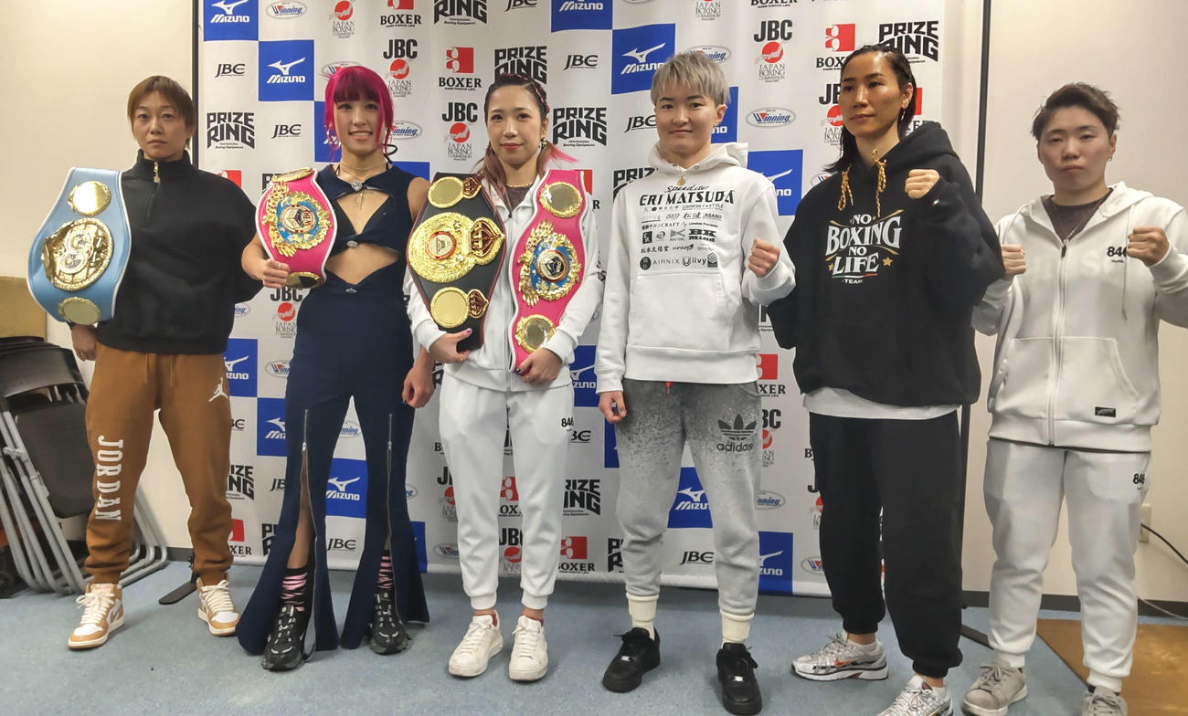 それぞれ世界戦に臨む、左から岩川、昼田、黒木、松田、パク、山中