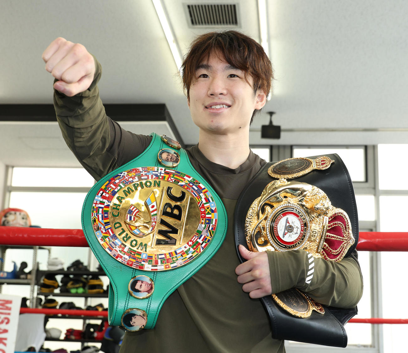 公開練習前に会見を行ったWBAスーパー、WBC世界ライトフライ級統一王者寺地（撮影・中島郁夫）