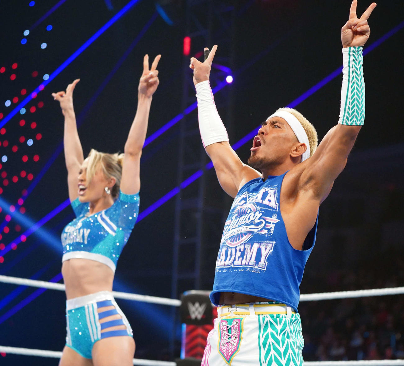 セコンド入った「美女」マキシン・デュプリ（左）とともにリングインした戸沢陽（C）2024 WWE, Inc. All Rights Reserved.