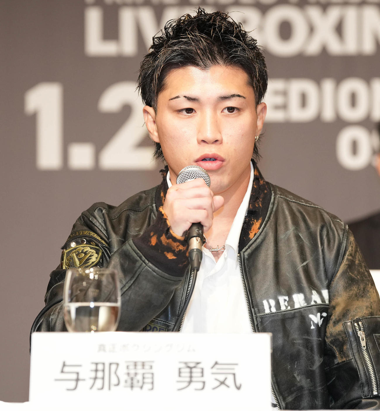 会見に臨む与那覇（23年12月14日撮影）